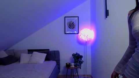 Sophie online show from November 2025 05:57:02 PM