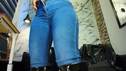 Sophie online show from October 2025 01:03:02 PM