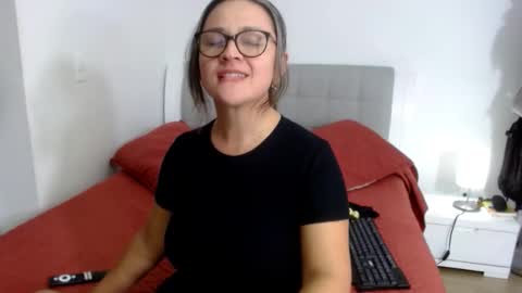 Sofa online show from March 2026 02:50:02 AM