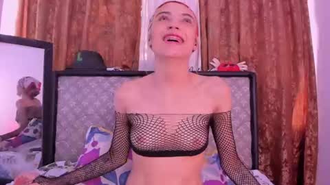 Snapshot of sophie_vega1 chatting on June 2026 06:40:01 PM Sophie online show from June 2026 06:40:01 PM