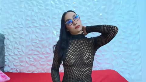 sophie_willow online show from March 2026 09:45:01 PM