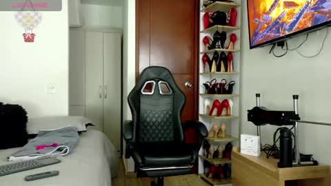 sophiebaker__ online show from April 2026 02:25:02 AM