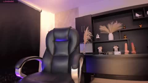 Sophie online show from February 2025 12:19:01 AM