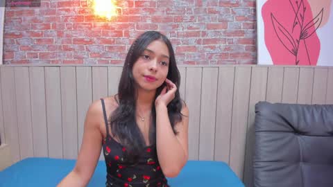 Snapshot of sophiebenson_ chatting on January 2025 12:07:02 PM Sophie online show from January 2025 12:07:02 PM