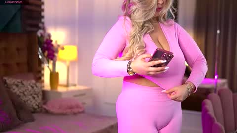 Sophie online show from February 2025 07:26:02 AM