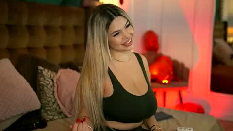 Sophie online show from September 2025 04:48:02 AM