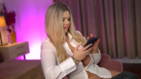 Sophie online show from March 2026 08:26:33 AM