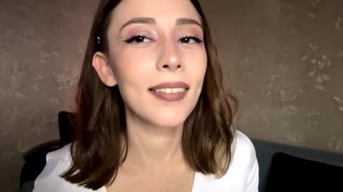 Mira online show from October 2025 08:40:02 PM