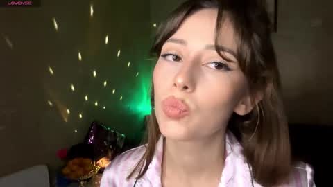 Mira online show from November 2025 09:07:01 PM