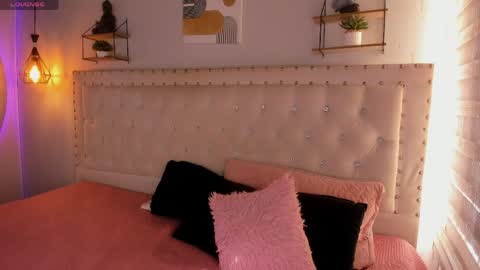 Sophie  online show from April 2026 02:17:02 PM