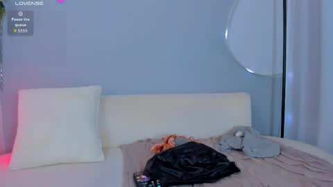 Sophie online show from May 2026 11:44:02 PM
