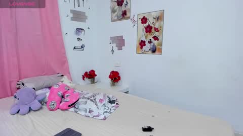 Snapshot of sophieewoods chatting on December 2024 10:43:02 PM Sophie Woods online show from December 2024 10:43:02 PM