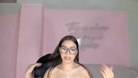 Snapshot of sophiehouston_ chatting on July 2026 02:49:02 AM Sophie Houston online show from July 2026 02:49:02 AM
