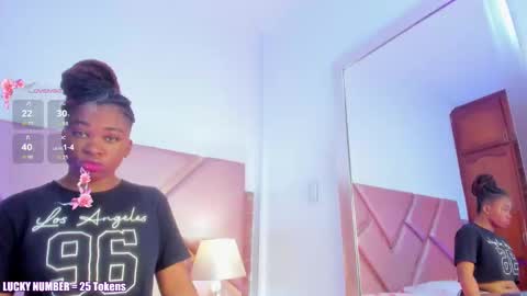 Sophie online show from October 2025 01:20:01 PM