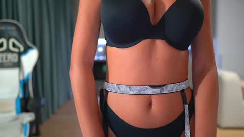 Snapshot of sophiesticate chatting on October 2025 08:07:01 PM online show from October 2025 08:07:01 PM