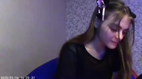 Snapshot of sophiesuvi chatting on January 2025 06:08:02 PM Sophie and my bestie Mandy online show from January 2025 06:08:02 PM