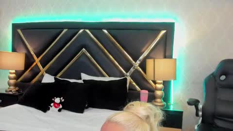 SophieWinslow online show from February 2025 06:48:01 PM