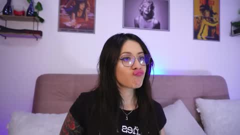 Sophiie online show from November 2025 12:06:01 PM