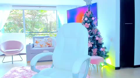 YULITZA online show from December 2024 04:10:02 PM