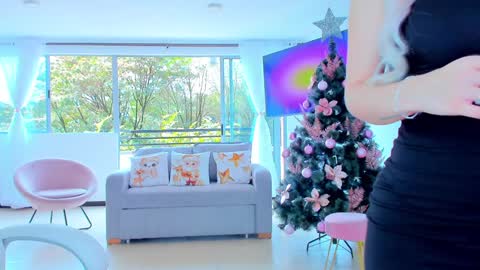 YULITZA online show from December 2024 03:31:02 PM