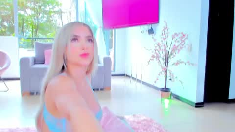 YULITZA online show from January 2025 04:06:01 PM