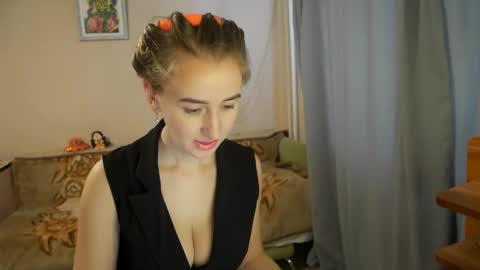 Sophi online show from February 2025 02:02:01 PM