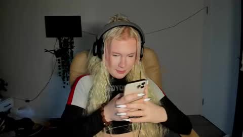 Snapshot of soska_albinosk chatting on December 2025 08:25:02 PM soska_albinosk online show from December 2025 08:25:02 PM