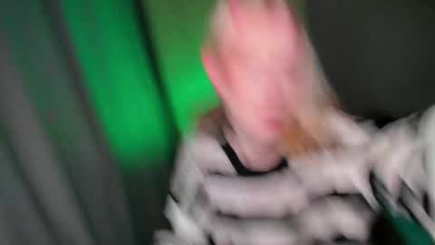 Snapshot of soska_albinosk chatting on January 2026 12:40:01 PM soska_albinosk online show from January 2026 12:40:01 PM