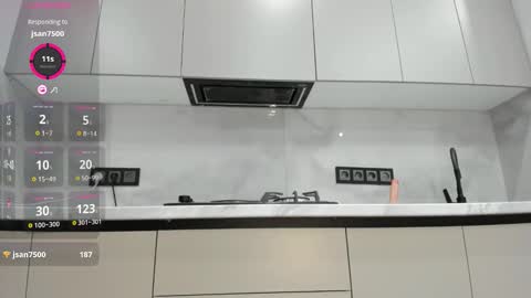 Mia online show from October 2025 05:13:02 PM