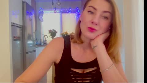 Snapshot of soulmategirl chatting on January 2025 10:27:02 AM SoulMate online show from January 2025 10:27:02 AM