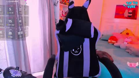 Lili online show from November 2025 09:19:02 PM