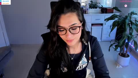 Luisa    online show from January 2025 10:35:02 PM