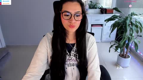 Luisa    online show from January 2025 08:22:01 PM