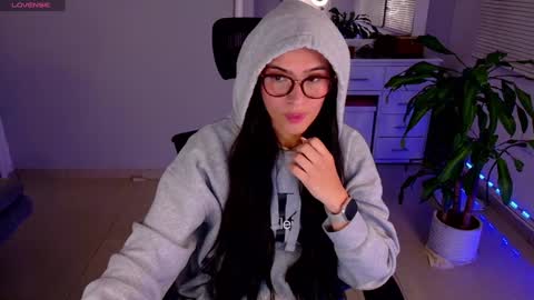 Luisa    online show from January 2025 12:48:02 AM