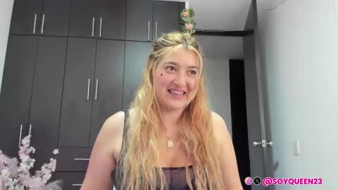 SoyQueen online show from October 2025 04:13:01 AM