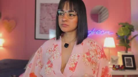 Snapshot of soysaraa_ chatting on June 2026 04:44:02 AM Aleja online show from June 2026 04:44:02 AM