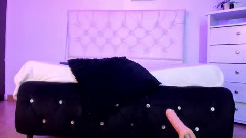      online show from October 2025 01:15:02 AM