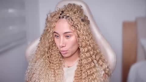 brisa  s online show from February 2025 04:35:02 PM