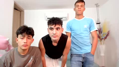 Snapshot of space_boys18 chatting on October 2025 07:11:01 PM Gabo Lucas and Justin online show from October 2025 07:11:01 PM