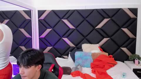 Snapshot of space_boys18 chatting on November 2025 01:25:02 AM Gabo Lucas and Justin online show from November 2025 01:25:02 AM