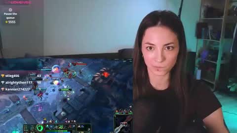 Roxy online show from March 2025 08:21:02 PM