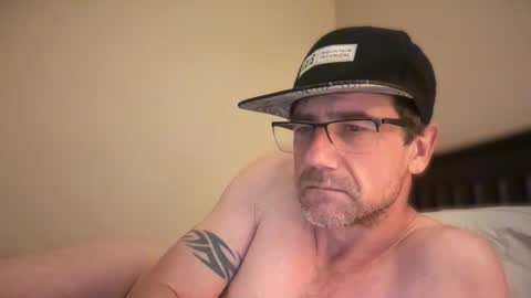 Snapshot of sparker1169 chatting on January 2025 09:40:02 AM Dad online show from January 2025 09:40:02 AM