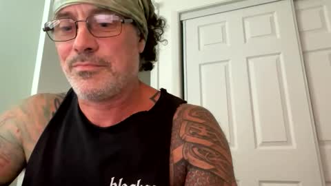 specter1972 online show from December 2025 07:10:01 PM