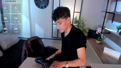 Snapshot of spencerwhite_ chatting on May 2026 08:36:01 PM Spencer online show from May 2026 08:36:01 PM