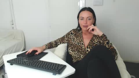 Carla online show from January 2025 11:00:01 PM