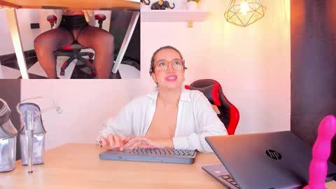 Snapshot of spicywhite_ chatting on February 2026 02:51:02 PM Spicy online show from February 2026 02:51:02 PM