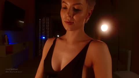 Elizabeth online show from October 2025 04:39:01 PM