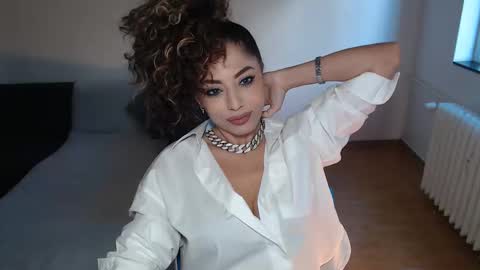 Doll online show from October 2025 09:41:02 AM