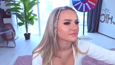 Anna online show from September 2025 10:37:01 AM