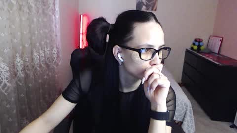 Snapshot of sports_woman5 chatting on February 2026 08:10:02 AM Tips are the best compliment to a woman online show from February 2026 08:10:02 AM